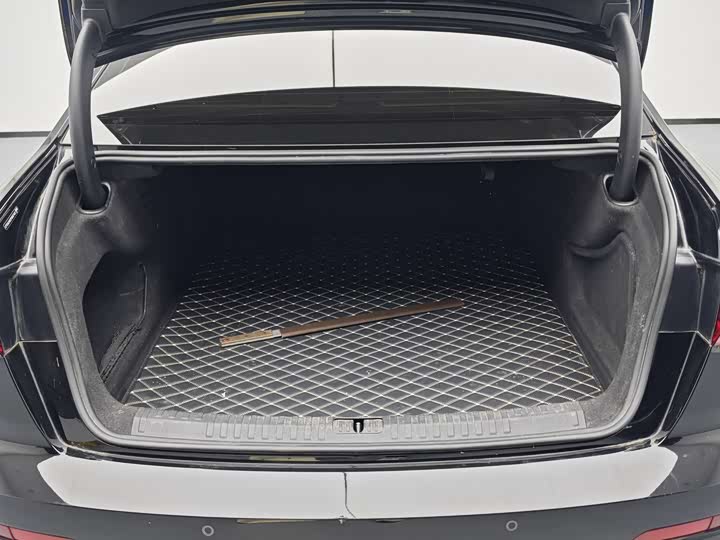 Фото 8 - Audi A6L