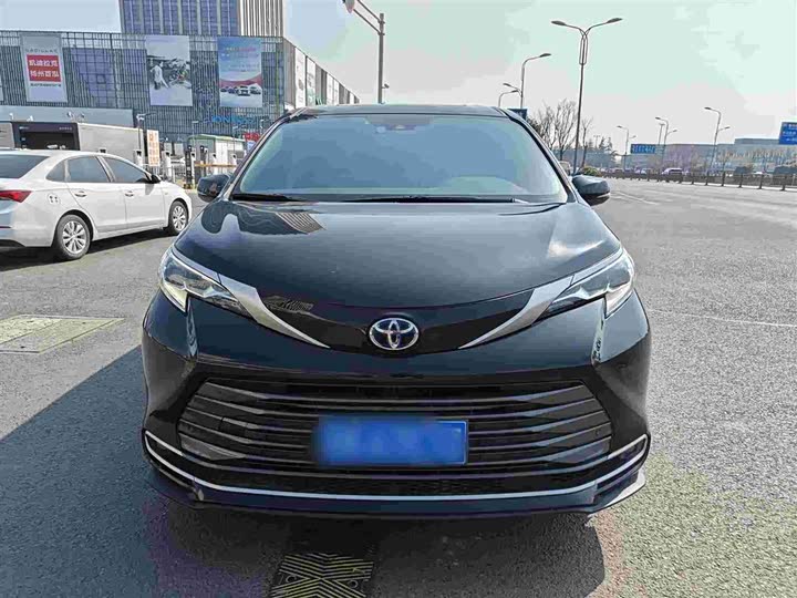 Фото 2 - Toyota Sienna