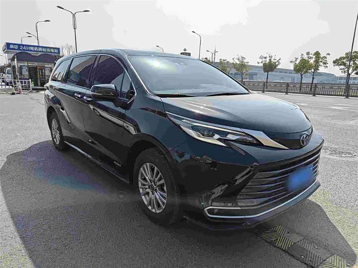 Фото 3 - Toyota Sienna