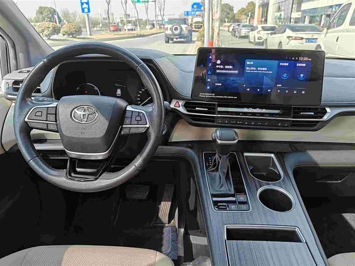 Фото 4 - Toyota Sienna