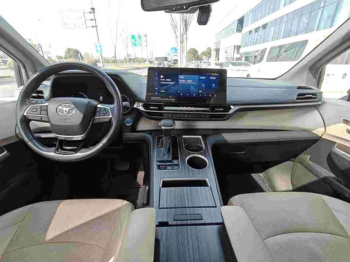 Фото 5 - Toyota Sienna