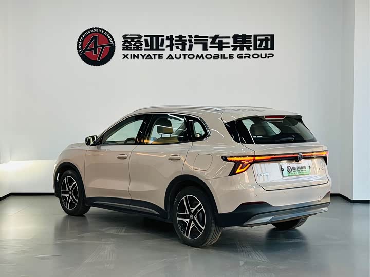 Фото 4 - MG Motor ES5