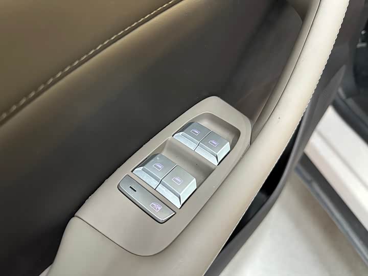 Фото 5 - MG Motor ES5