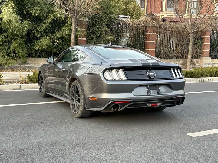 Фото 9 - Ford Mustang