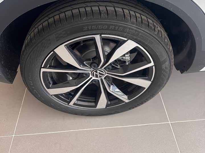 Фото 6 - Volkswagen T-Roc