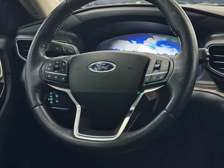 Фото 3 - Ford Explorer