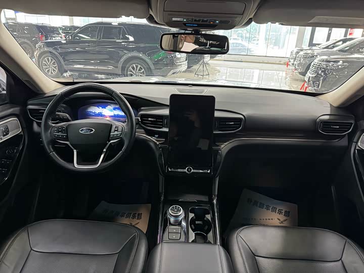 Фото 4 - Ford Explorer