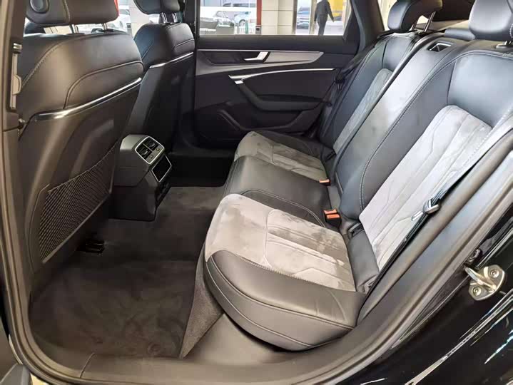 Фото 6 - Audi A6L