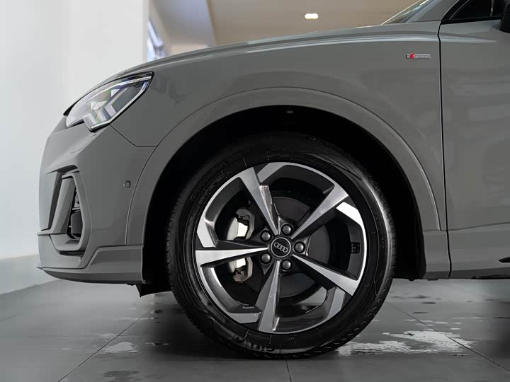 Фото 9 - Audi Q3