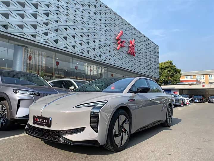 Фото 1 - Hongqi EH7