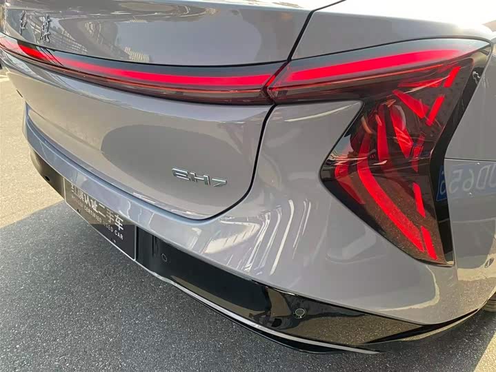 Фото 6 - Hongqi EH7