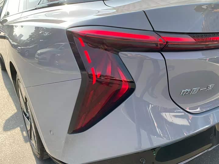 Фото 7 - Hongqi EH7