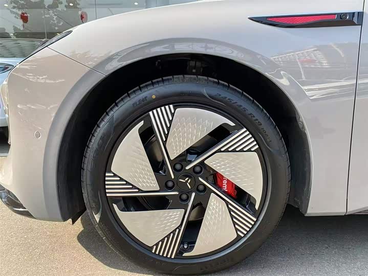 Фото 8 - Hongqi EH7