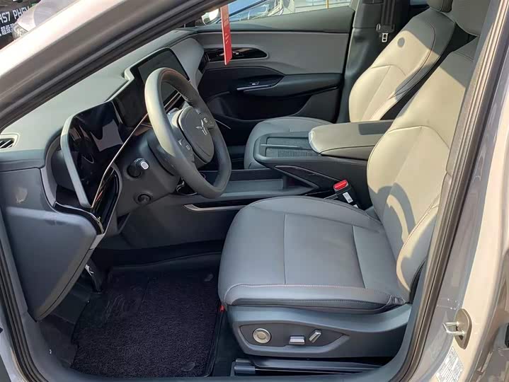 Фото 9 - Hongqi EH7