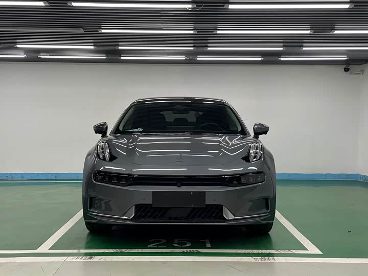 Фото 2 - Zeekr 001