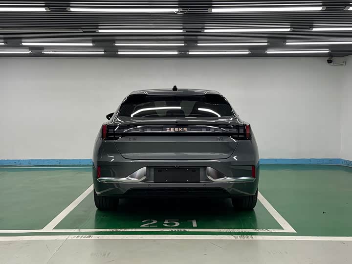 Фото 6 - Zeekr 001