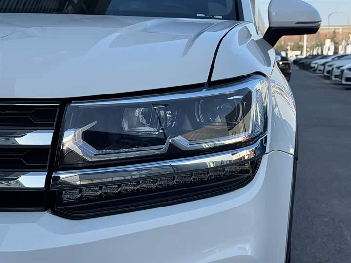 Фото 7 - Volkswagen Tharu