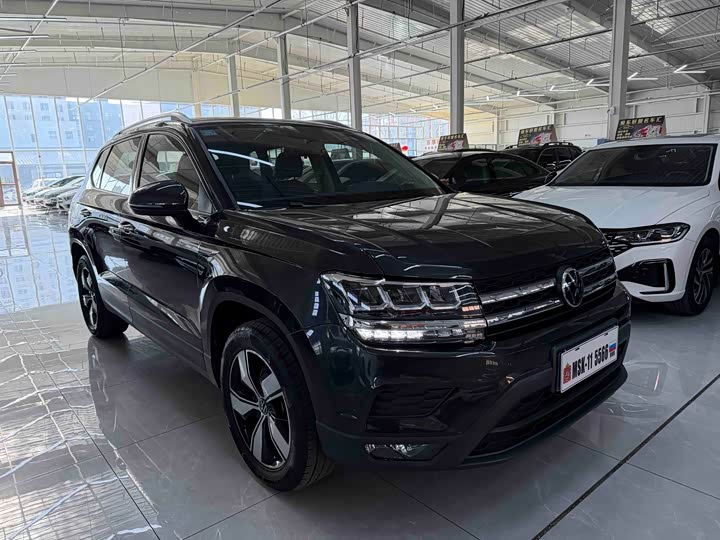 Фото 3 - Volkswagen Tharu