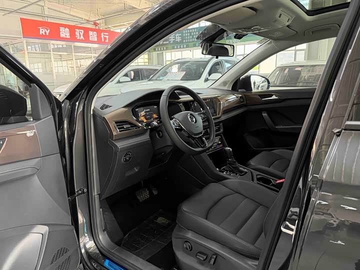 Фото 7 - Volkswagen Tharu