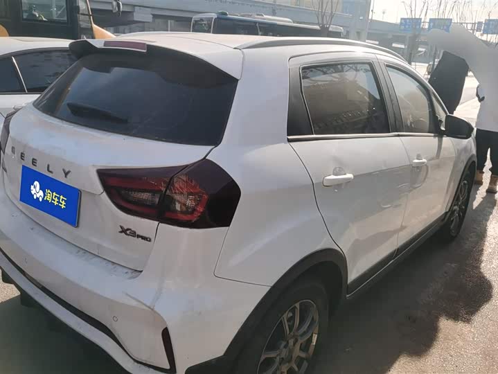 Фото 3 - Geely Vision X3