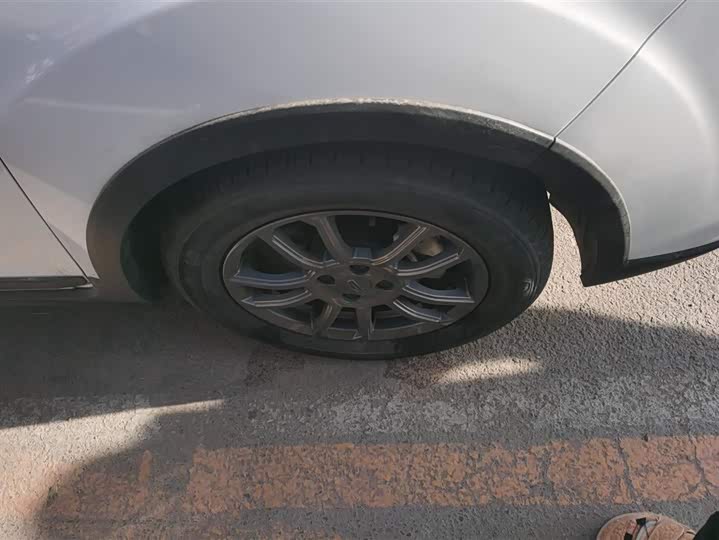 Фото 6 - Geely Vision X3