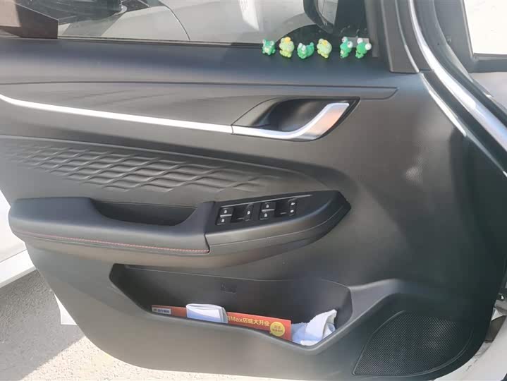 Фото 7 - Geely Vision X3