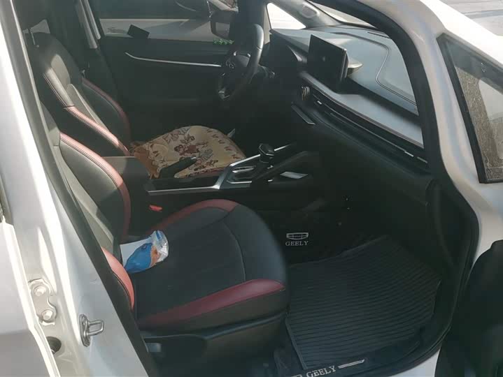 Фото 8 - Geely Vision X3