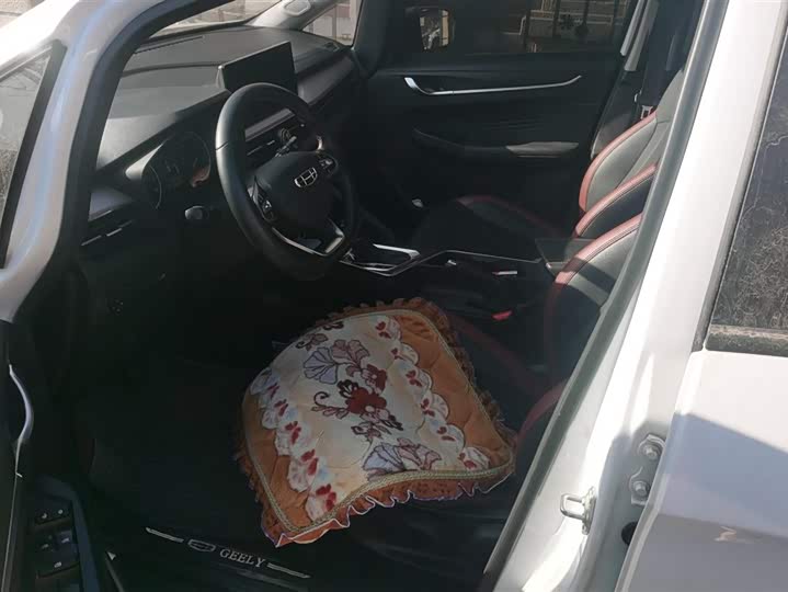 Фото 9 - Geely Vision X3