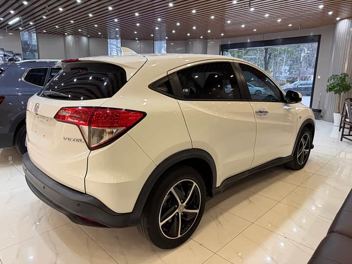 Фото 6 - Honda Vezel