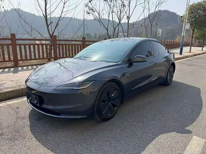 Фото 1 - Tesla Model 3