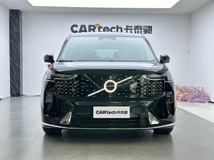 Фото 2 - Volvo EM90