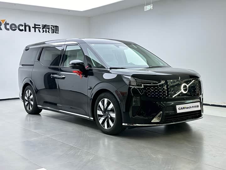 Фото 6 - Volvo EM90