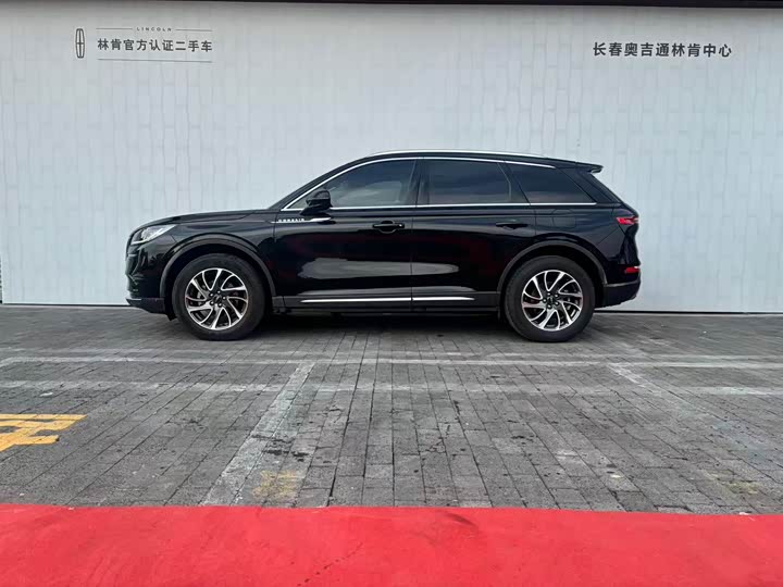 Фото 3 - Lincoln Corsair