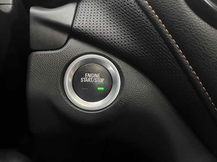 Фото 4 - Chevrolet Equinox