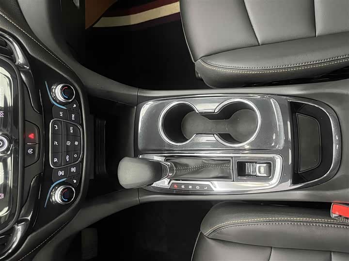 Фото 5 - Chevrolet Equinox