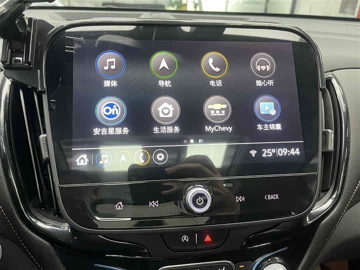 Фото 6 - Chevrolet Equinox