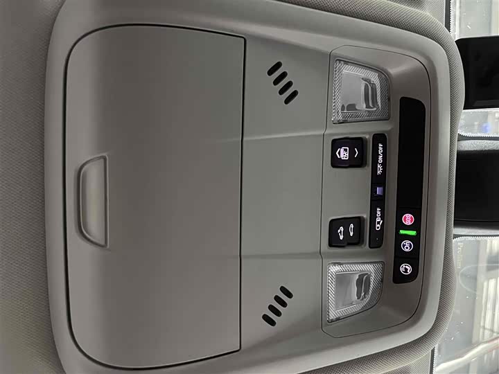 Фото 8 - Chevrolet Equinox