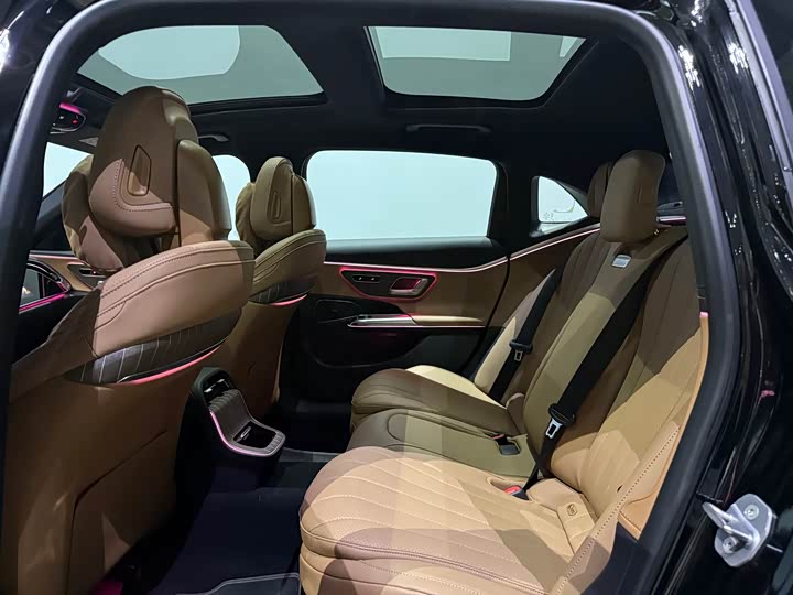 Фото 7 - Mercedes-Benz E-Class Hybrid