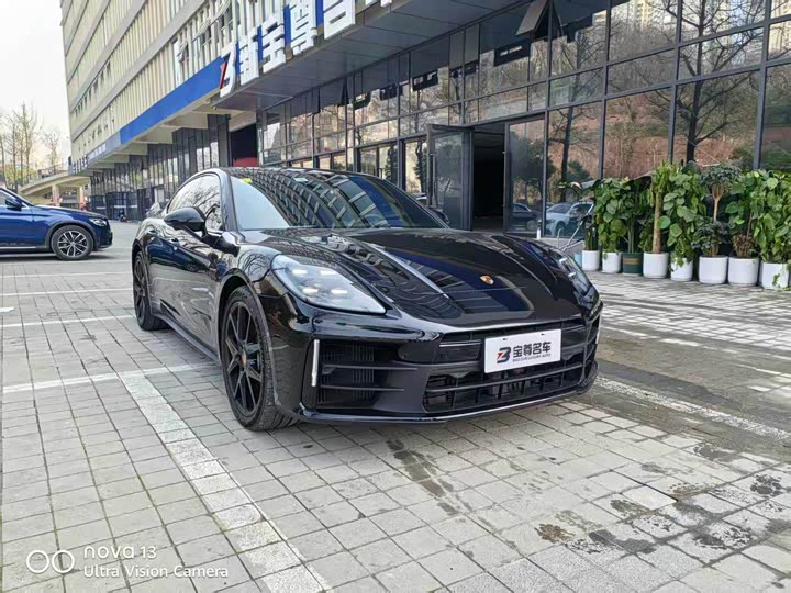 Фото 2 - Porsche Panamera