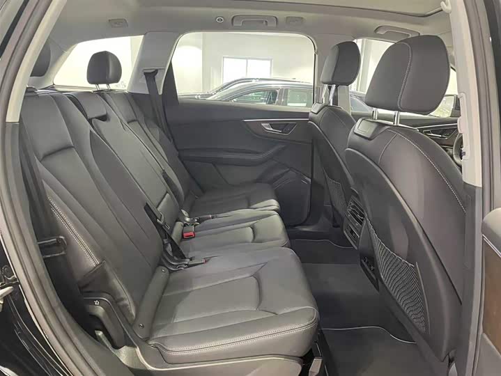 Фото 8 - Audi Q7