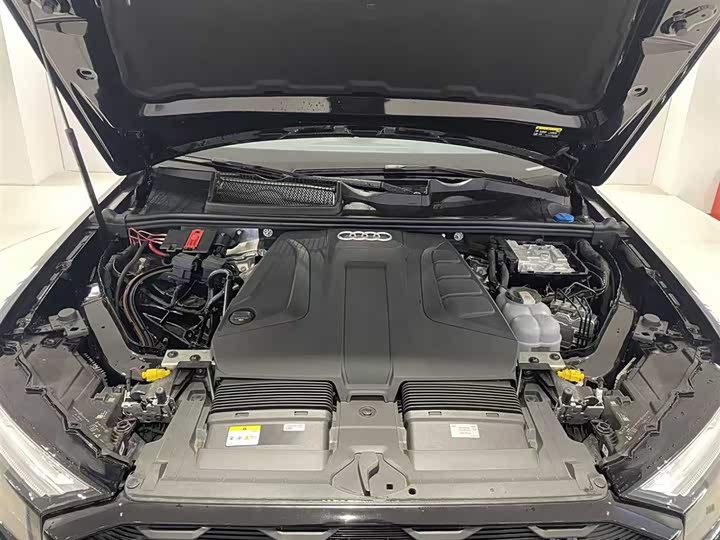 Фото 9 - Audi Q7