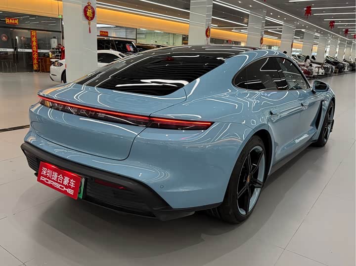 Photo 6 - Porsche Taycan