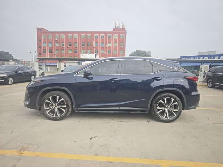Фото 5 - Lexus RX