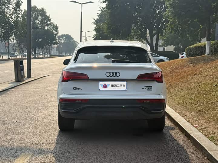 Фото 5 - Audi Q5L Sportback