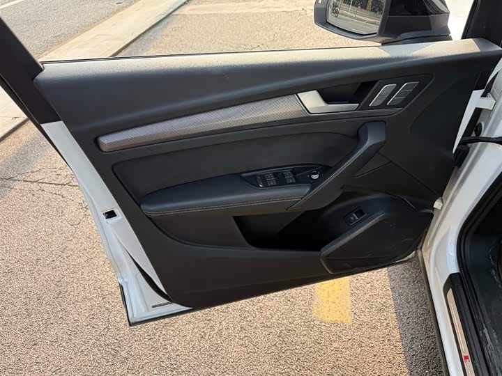 Фото 6 - Audi Q5L Sportback