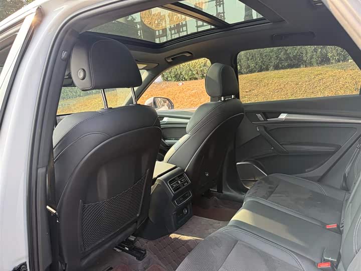 Фото 9 - Audi Q5L Sportback