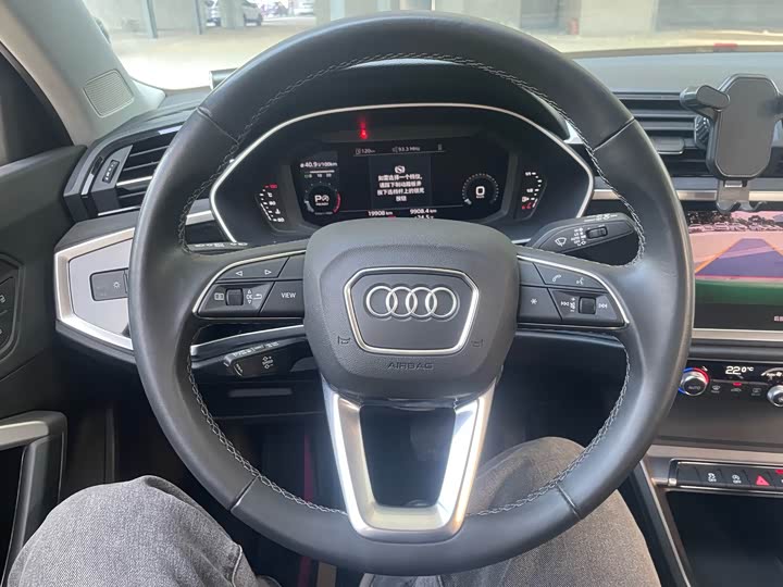 Фото 8 - Audi Q3