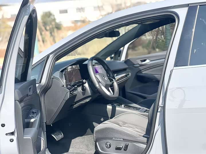 Фото 8 - Volkswagen Golf