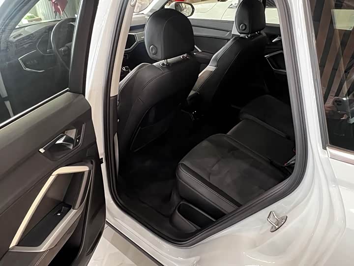 Фото 8 - Audi Q3