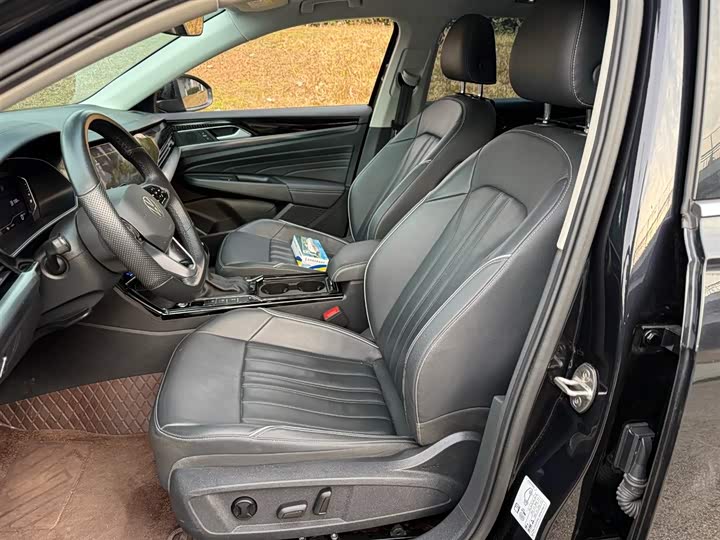 Фото 8 - Volkswagen Passat